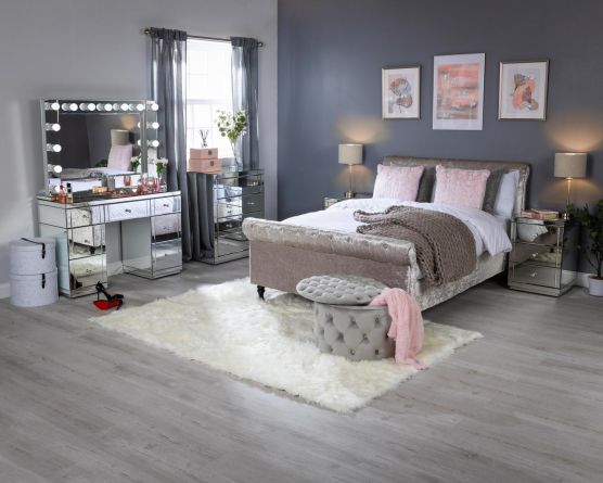 large mirrored dressing table